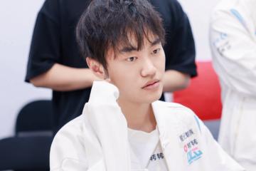 LOL官方點(diǎn)名knight，将他所有荣誉罗列出(chū)来，离大满贯还差一个S冠