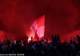 天秀操(cāo)作！阿森納(nà)官方视角：道曼穿裆接(jiē)马赛回旋，最后挑(tiāo)射破門(mén)