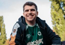 LOL選(xuǎn)手吐槽女性生(shēng)理期，镜頭(tóu)被全(quán)部(bù)剪掉，如今戰(zhàn)队宣佈(bù)將(jiāng)他开除(chú)