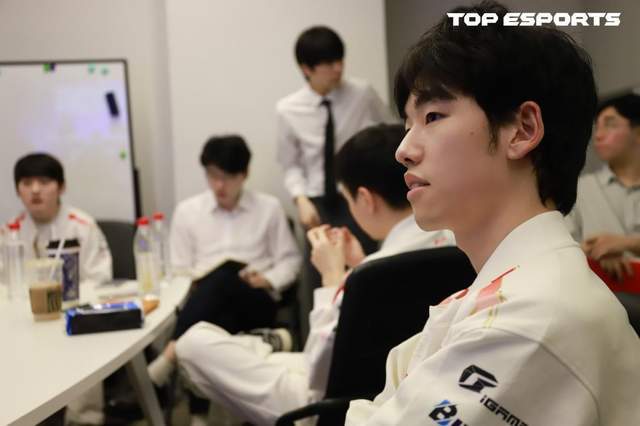 LPL登峰(fēng)組(zǔ)激戰(zhàn)正酣，iG迎(yíng)戰(zhàn)TES忍界大(dà)戰(zhàn)再启，阿水(shuǐ)直面昔日(rì)队友！