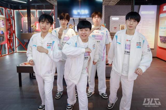 LPL登峰(fēng)組(zǔ)激戰(zhàn)正酣，iG迎(yíng)戰(zhàn)TES忍界大(dà)戰(zhàn)再启，阿水(shuǐ)直面昔日(rì)队友！