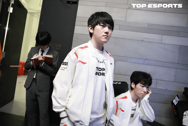 LPL登峰(fēng)組(zǔ)激戰(zhàn)正酣，iG迎(yíng)戰(zhàn)TES忍界大(dà)戰(zhàn)再启，阿水(shuǐ)直面昔日(rì)队友！