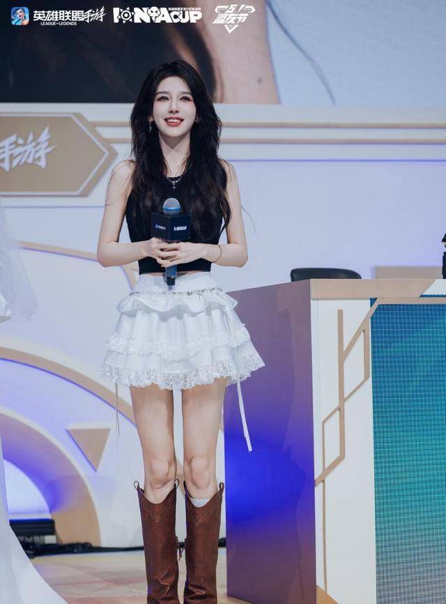 Rita的逆袭之路！电竞解说到(dào)娱乐圈女神，跨界走得飞起(qǐ)！