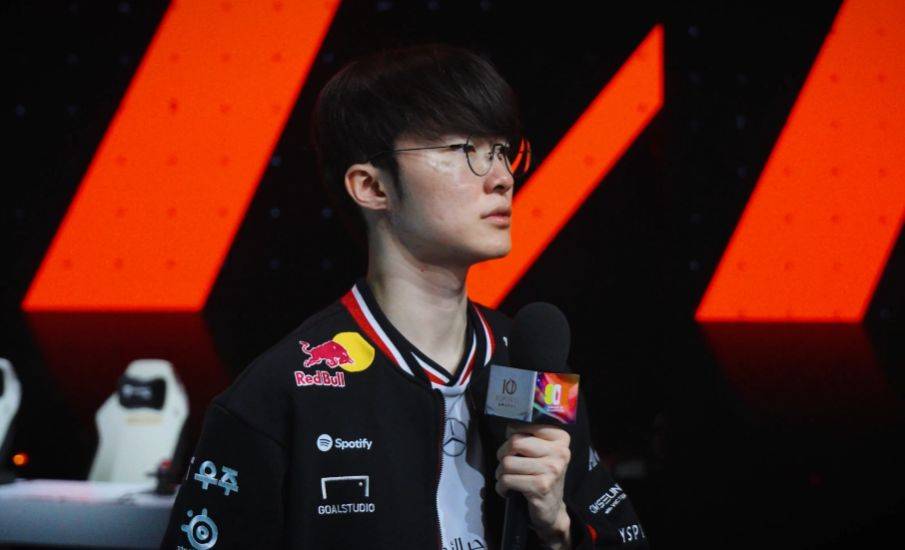 Faker认爲(wèi)T1四名队友是最(zuì)强的LOL選(xuǎn)手