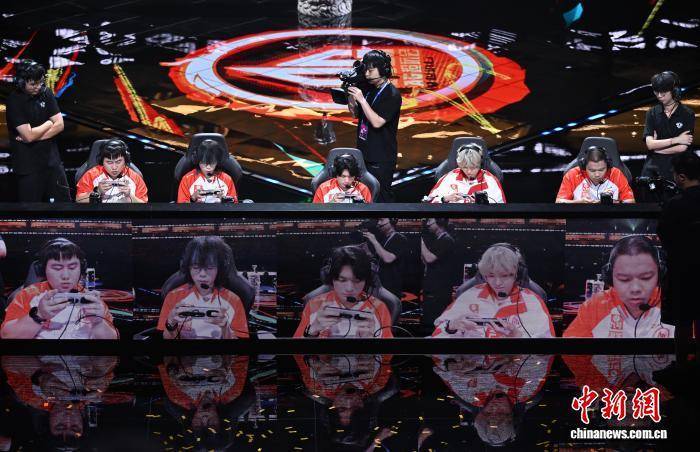 2025年KPL王者(zhě)荣耀职业联赛夏季(jì)赛决赛在杭州举行(xíng)