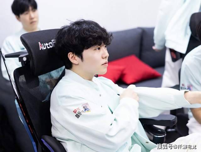 LOL：TheShy透露退役时间，想(xiǎng)跟Rookie打到退役