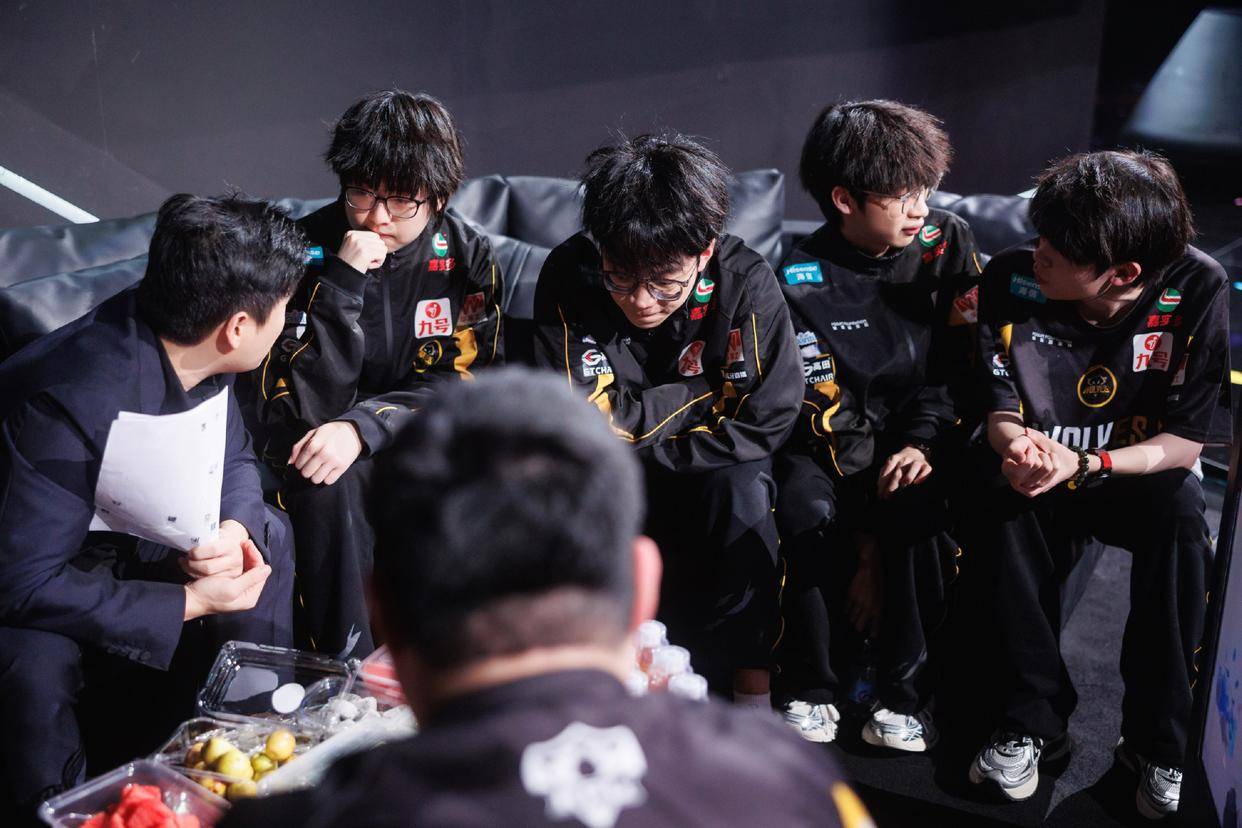 RNGM对抗路改名重慶(qìng)狼隊(duì)樱花(huā):粉丝不满,歸(guī)期“危”了(le)