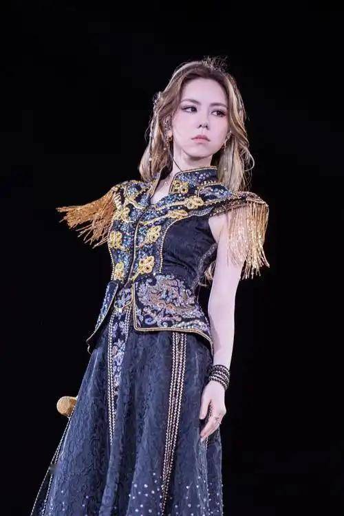 鄧(dèng)紫棋领衔LOL主(zhǔ)题曲(qū)：歌手跨界電(diàn)竞谁更(gèng)胜一(yī)筹？