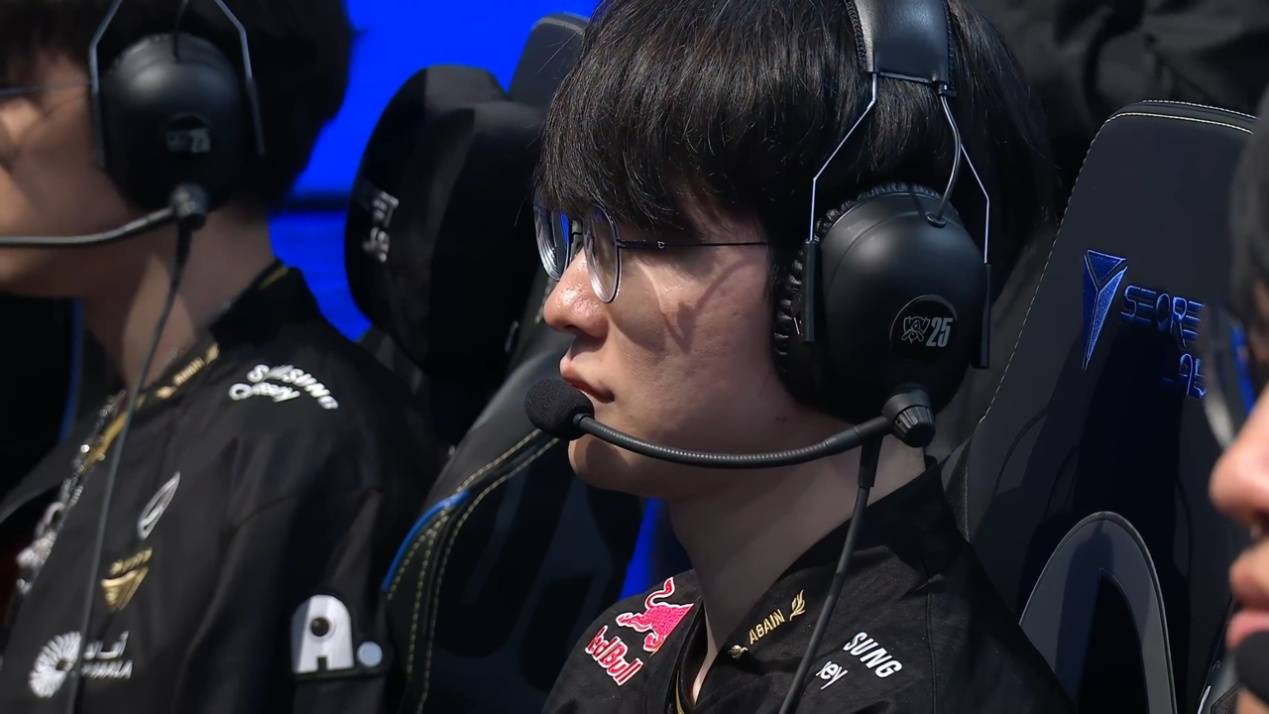 S15假赛風(fēng)波爆发！韩国外援遭炮轟(hōng)：故意(yì)输Faker，开始精忠(zhōng)报国了