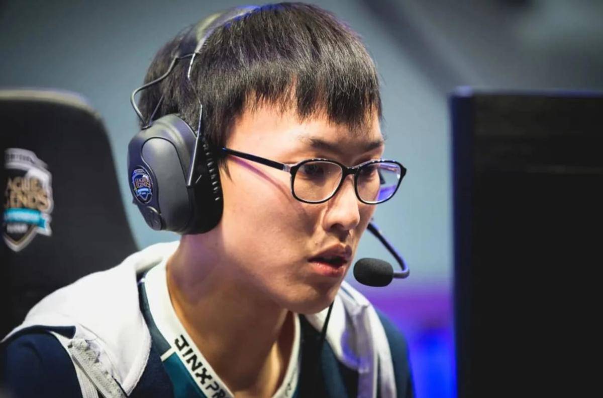 谦逊哥(gē)哥(gē)持刀殺(shā)母傷(shāng)父(fù)，叛逆弟弟成电竞冠軍(jūn)，“虎式教育”的(de)悲劇(jù)