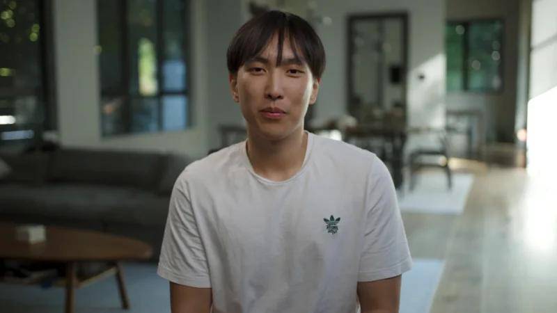 谦逊哥(gē)哥(gē)持刀殺(shā)母傷(shāng)父(fù)，叛逆弟弟成电竞冠軍(jūn)，“虎式教育”的(de)悲劇(jù)