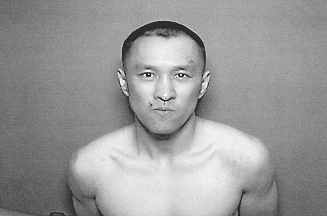 谦逊哥(gē)哥(gē)持刀殺(shā)母傷(shāng)父(fù)，叛逆弟弟成电竞冠軍(jūn)，“虎式教育”的(de)悲劇(jù)