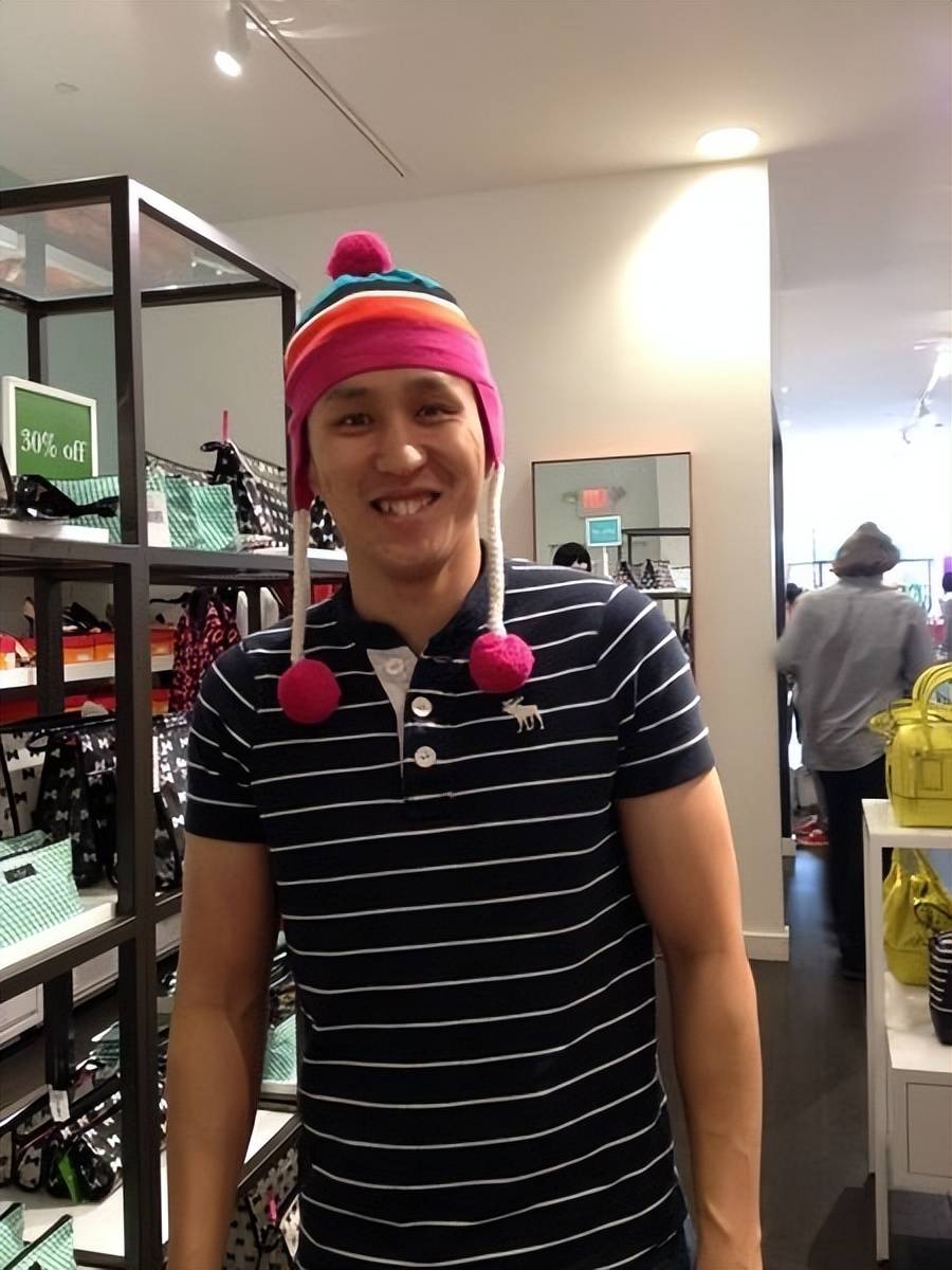 谦逊哥(gē)哥(gē)持刀殺(shā)母傷(shāng)父(fù)，叛逆弟弟成电竞冠軍(jūn)，“虎式教育”的(de)悲劇(jù)