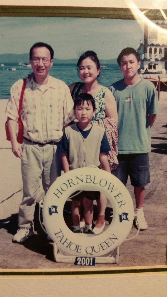 谦逊哥(gē)哥(gē)持刀殺(shā)母傷(shāng)父(fù)，叛逆弟弟成电竞冠軍(jūn)，“虎式教育”的(de)悲劇(jù)