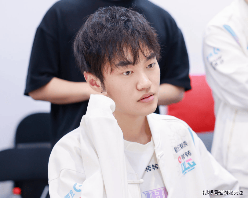 LOL官方點(diǎn)名knight，将他所有荣誉罗列出(chū)来，离大满贯还差一个S冠