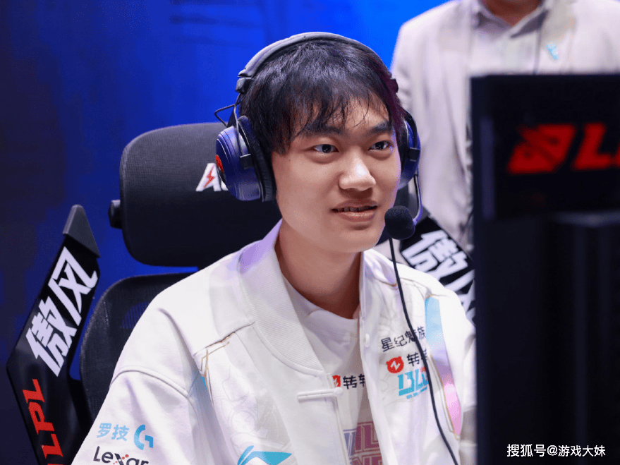 LOL官方點(diǎn)名knight，将他所有荣誉罗列出(chū)来，离大满贯还差一个S冠