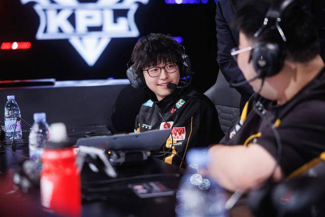 狼队大戰(zhàn)WB前(qián)瞻，小(xiǎo)胖(pàng)煖(nuǎn)陽(yáng)再交手，老林大戰(zhàn)SK，一笙是(shì)变数