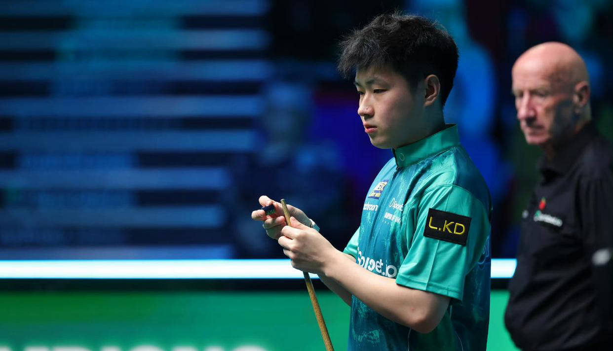 亨德利盛(shèng)赞赵心童轻松比(bǐ)赛表现；威尔逊抱怨球(qiú)台影响比(bǐ)赛结果