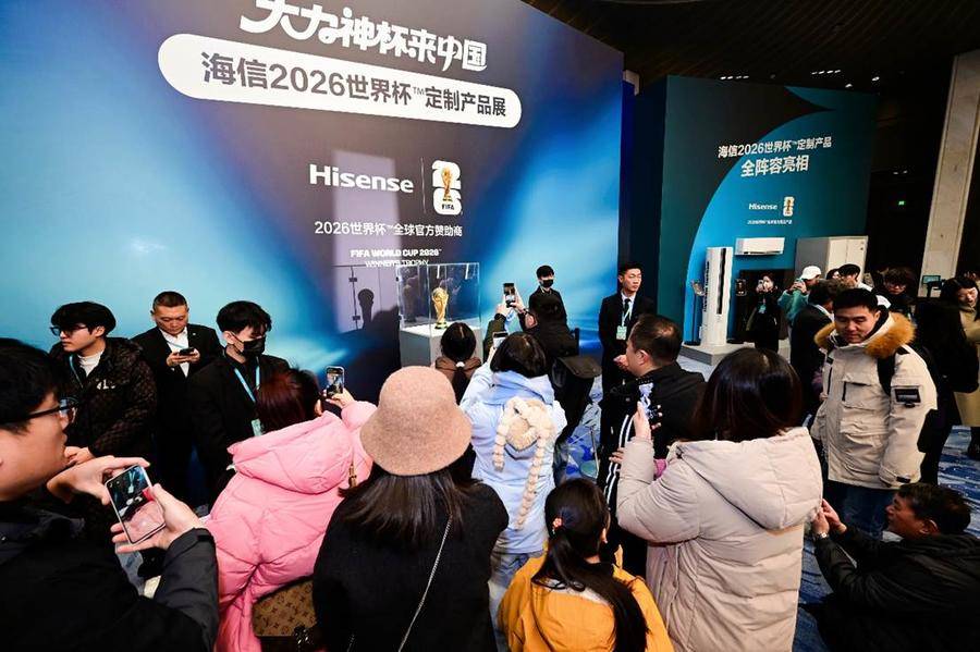 “人(rén)形(xíng)大力(lì)神杯”成(chéng)功挑战吉尼斯 海信世界杯定制(zhì)展(zhǎn)现冠(guān)军实力(lì)