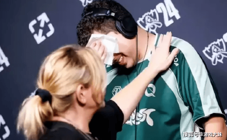 LOL選(xuǎn)手吐槽女性生(shēng)理期,镜頭(tóu)被全(quán)部(bù)剪掉,如今戰(zhàn)队宣佈(bù)將(jiāng)他开除(chú)