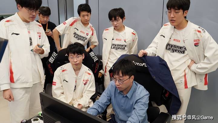 LOL最(zuì)強(qiáng)全华班成为笑话!国一中被對(duì)位MVP,對(duì)手嘲諷(fěng):NA>LPL